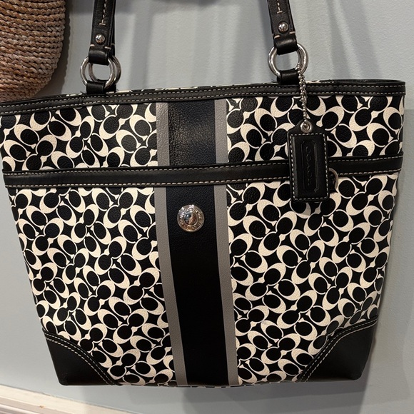 Coach Stylish Black and White Tote Bag - Picture 2 of 8